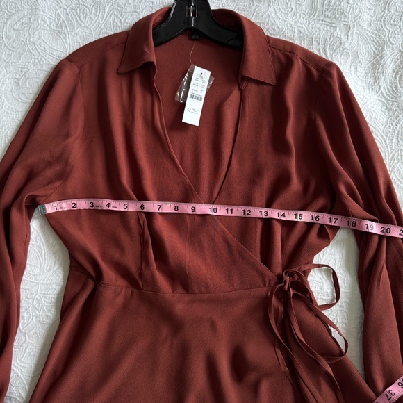 🎄 J. Crew Drapey crepe wrap top - Picture 7 of 10